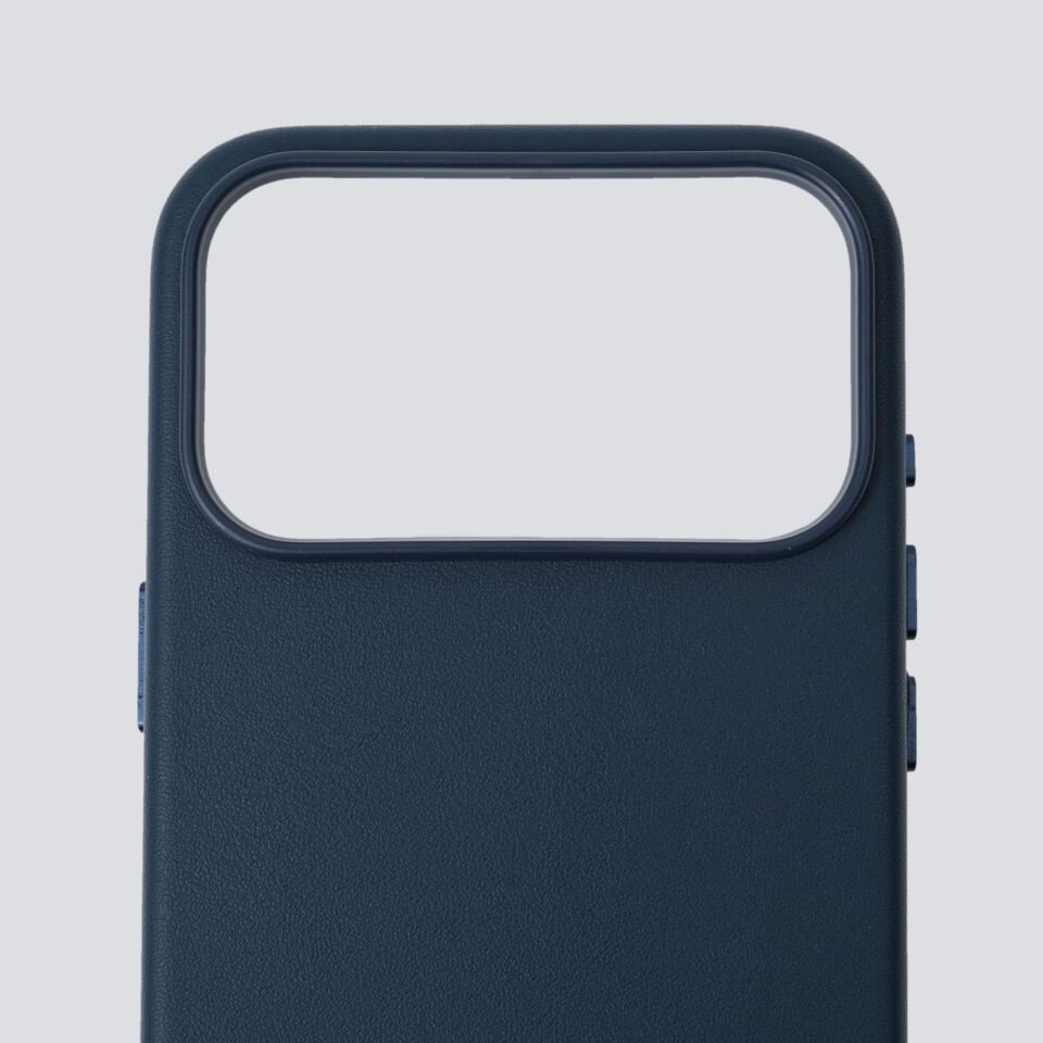 iPhone 17 Pro Metal Tuşlu Premium Koruma Mili Luxora Leather MagSafe Case